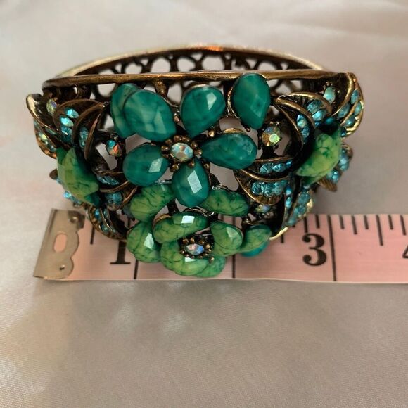 Vintage-Inspired Floral Cuff Bracelet Turquoise - Picture 7 of 10